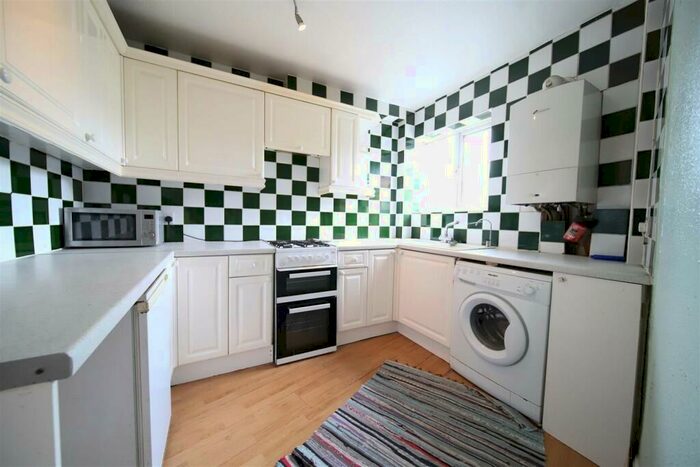 3 Bedroom Flat To Rent In A, Onslow Parade Hampden Square, Southgate, N14