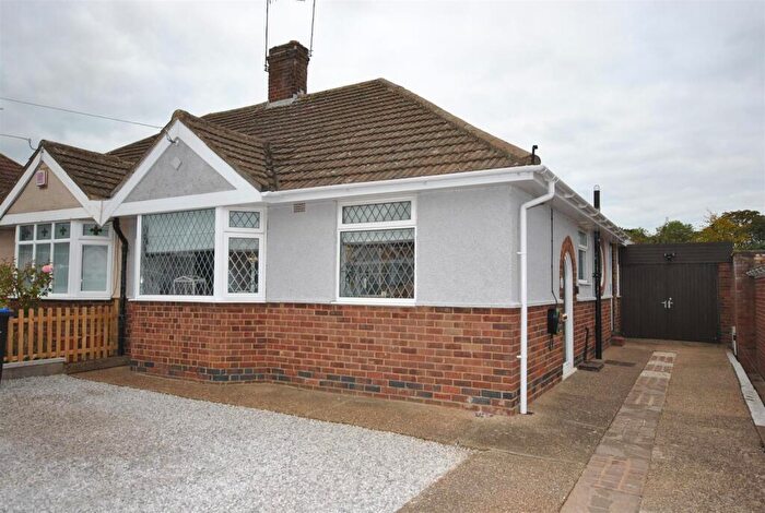 3 Bedroom Semi-Detached Bungalow For Sale In Orchard Way, Northampton, NN5