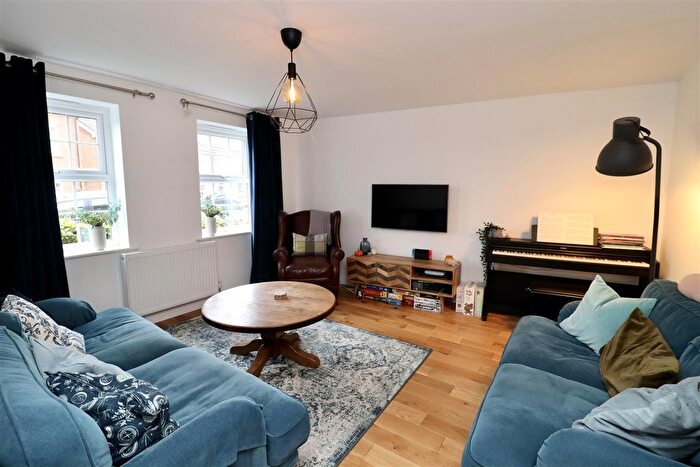 3 Bedroom End Of Terrace House For Sale In Beech Close, Market Weighton, York, YO43