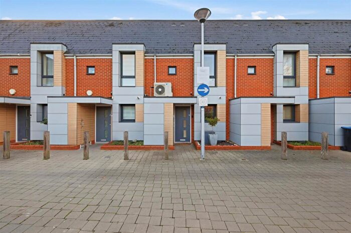 2 Bedroom House For Sale In Magnetic Crescent, Enfield, EN3