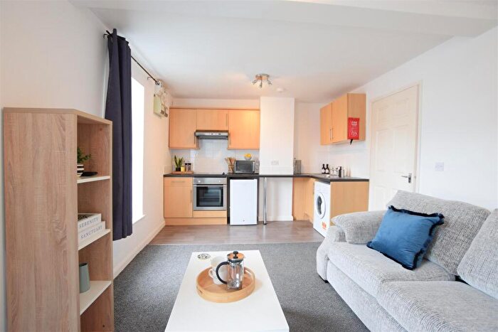 1 Bedroom Flat To Rent In Shakespeare Street - Student Apartment - /, LN5