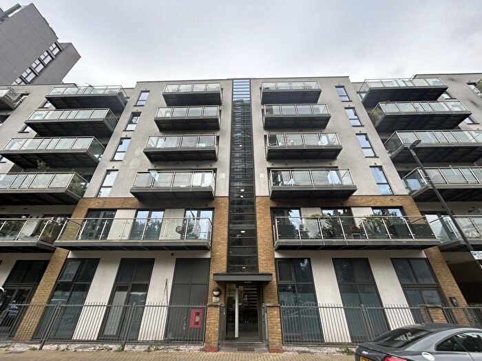 2 Bedroom Flat To Rent In Gwynne Road, London, SW11