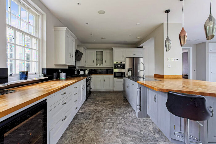 5 Bedroom Detached House For Sale In Roundhill Drive, Woking, GU22