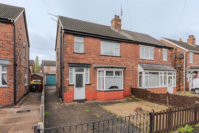 3 Bedroom Semi Detached House For Sale In Thompson Street, Scunthorpe, DN15