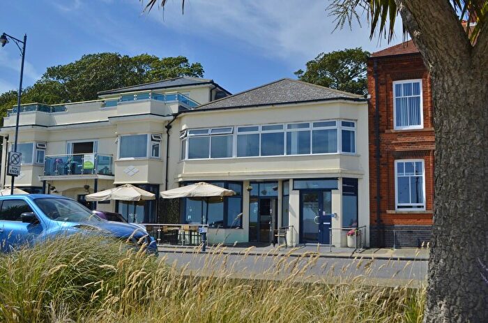 2 Bedroom Apartment For Sale In Undercliff Road West, Felixstowe, IP11
