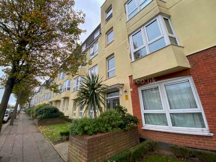 2 Bedroom Flat To Rent In Station Road, Westcliff On Sea, SS0
