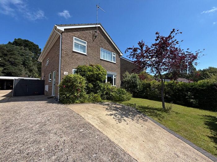 3 Bedroom Detached House For Sale In Sandford Way, BH18