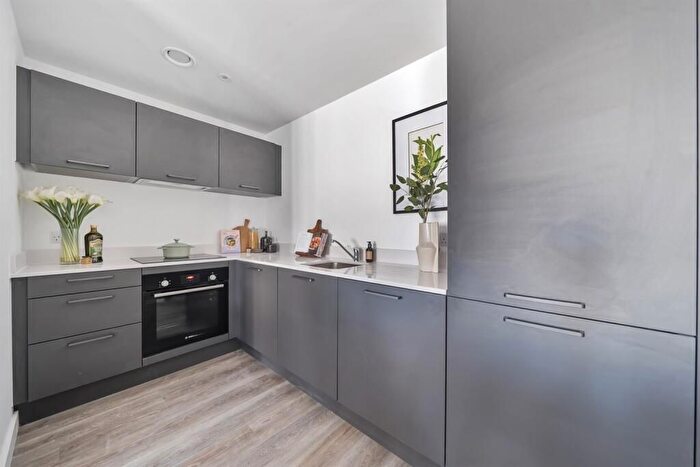 2 Bedroom Flat To Rent In Acre Passage, Windsor, SL4