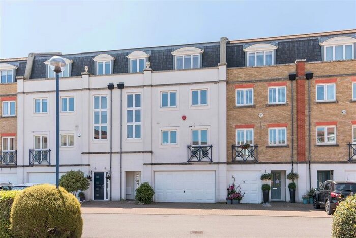 4 Bedroom Town House To Rent In The Piazza, Eastbourne, East Sussex, BN23