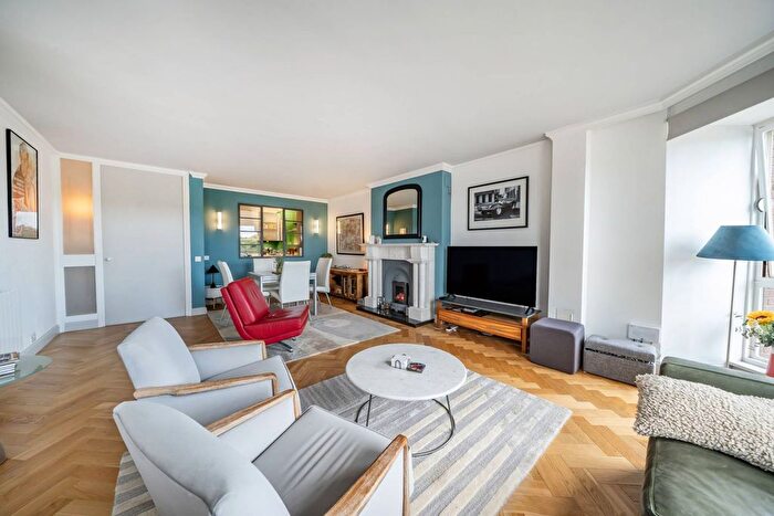 1 Bedroom Flat For Sale In Riverside Court, Nine Elms Lane, Nine Elms, London, SW8