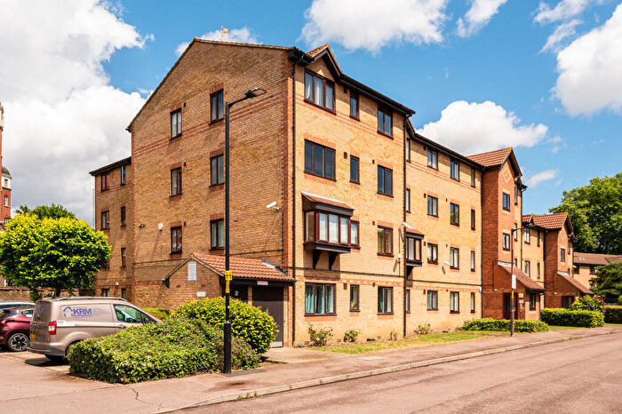 1 Bedroom Flat To Rent In John Maurice Close, Elephant And Castle, London, SE17