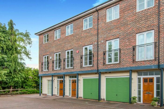 3 Bedroom Town House To Rent In Chilbolton Avenue, Winchester, SO22