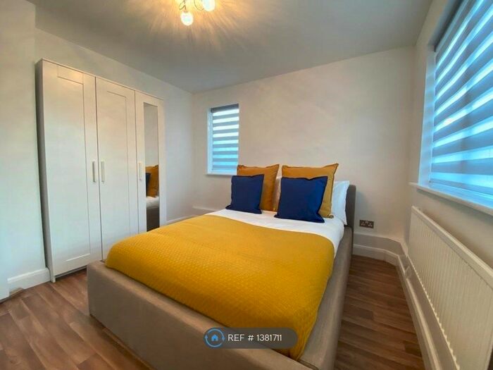 1 Bedroom Flat To Rent In Glebe Close, Loughton, Milton Keynes, MK5