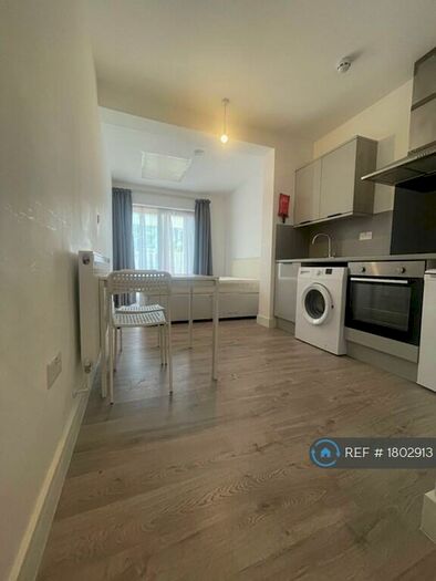 Studio To Rent In Great Cambridge Road, London, N18