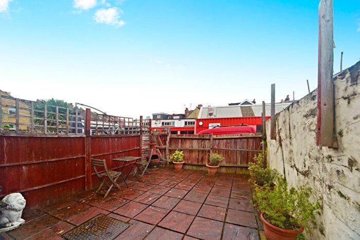 3 Bedroom End Of Terrace House For Sale In Harrison's Rise, Croydon, Surrey, CR0