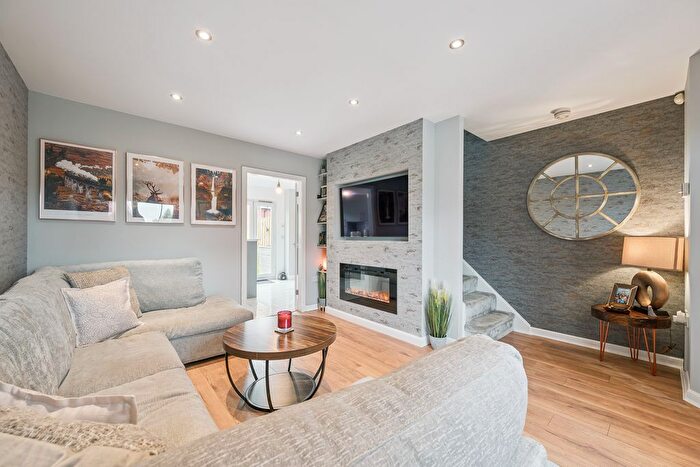 2 Bedroom Terraced House For Sale In Linndale Oval, Glasgow, G45