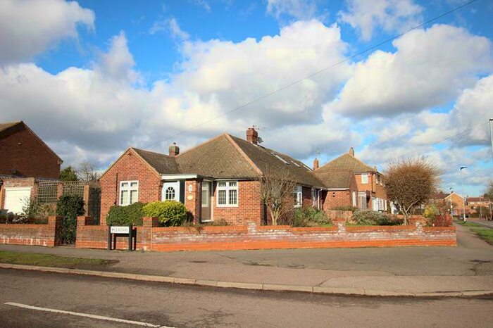 2 Bedroom Bungalow To Rent In Haylands Way, Bedford, MK41