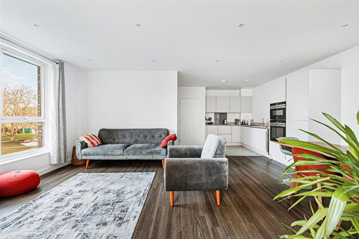 2 Bedroom Flat For Sale In Bollo Bridge Road, London, W3