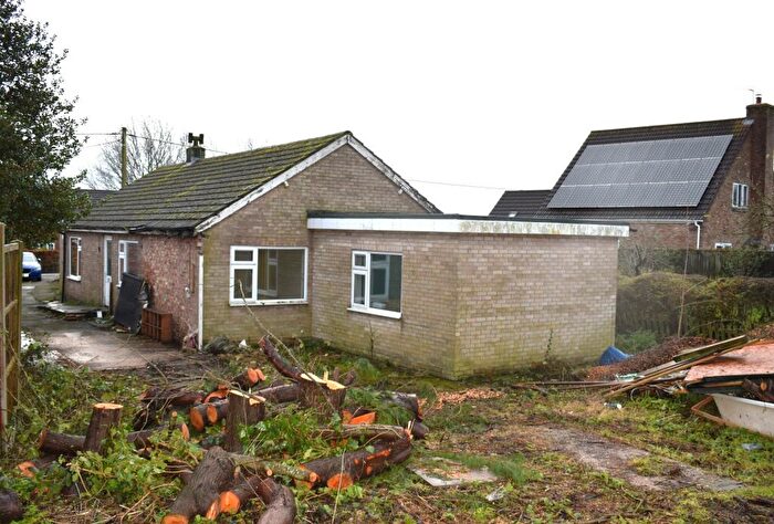 4 Bedroom Bungalow For Sale In Low Road, Worlaby, DN20