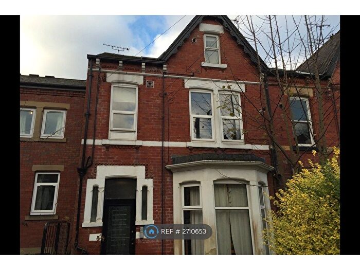 1 Bedroom Flat To Rent In Oakwood Avenue, Leeds, LS8