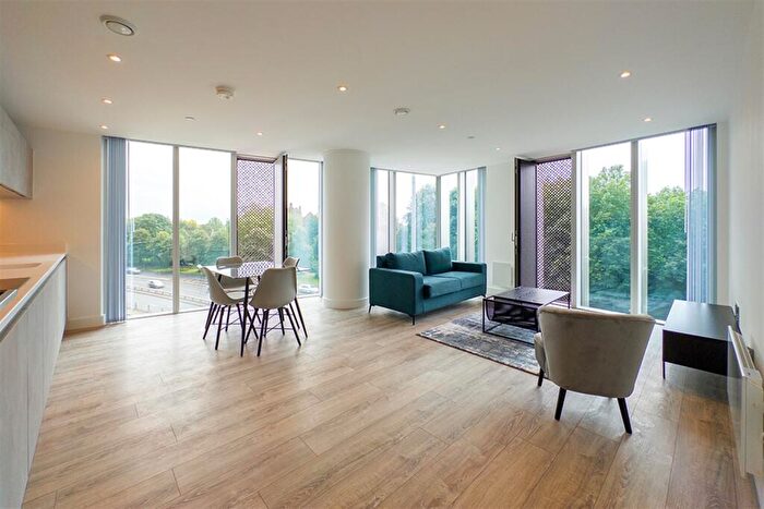 2 Bedroom Apartment To Rent In The Blade, M15