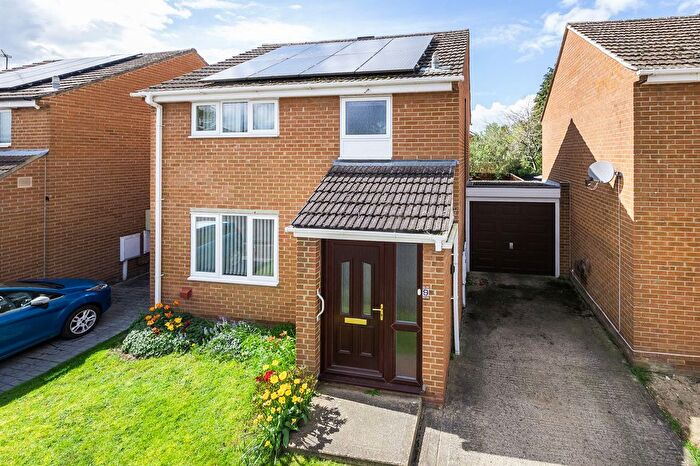 3 Bedroom Link Detached House For Sale In Chandlers Close, Abingdon, OX14