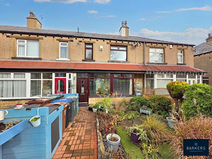3 Bedroom Town House For Sale In Briarwood Avenue, Bradford, BD6