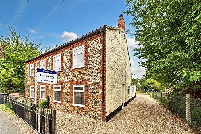 3 Bedroom Semi-Detached House For Sale In Paynes Lane, Feltwell, IP26