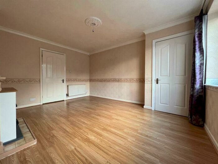 3 Bedroom Semi-Detached House To Rent In Beauty Bank Crescent, Wollaston, Stourbridge, DY8