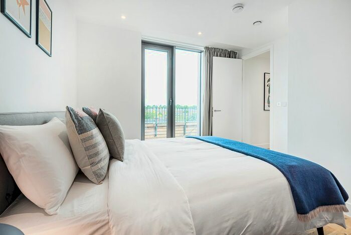 2 Bedroom Flat To Rent In - Queen's Road, Reading, RG1