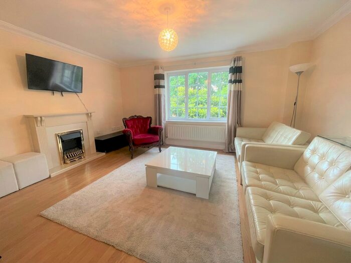 2 Bedroom Terraced House To Rent In Kinderton Close, Southgate, N14