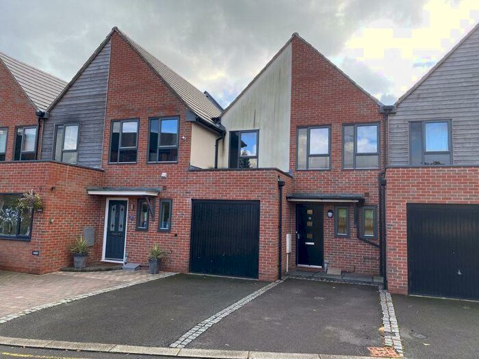 3 Bedroom Town House To Rent In Rosedawn Close East, Hanley, Stoke-On-Trent, ST1