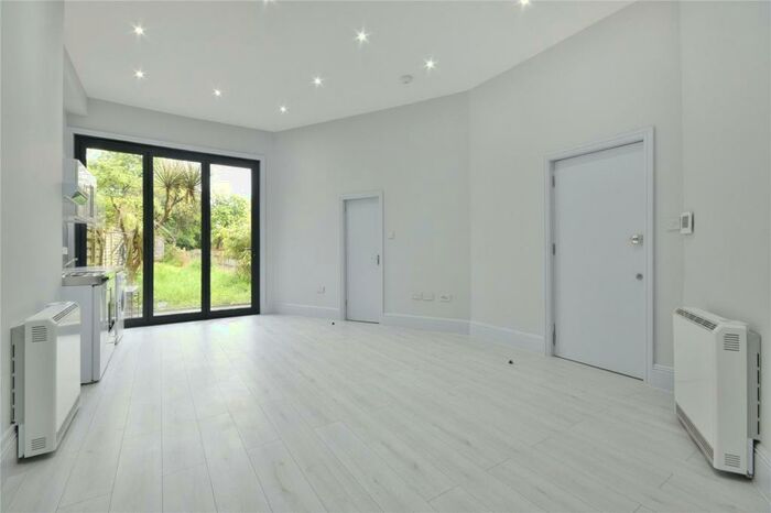 Studio To Rent In Gainsborough Road, Woodside Park, N12