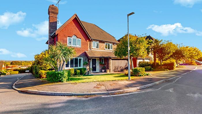 4 Bedroom Detached House For Sale In Heatherfold Way, Pinner, HA5