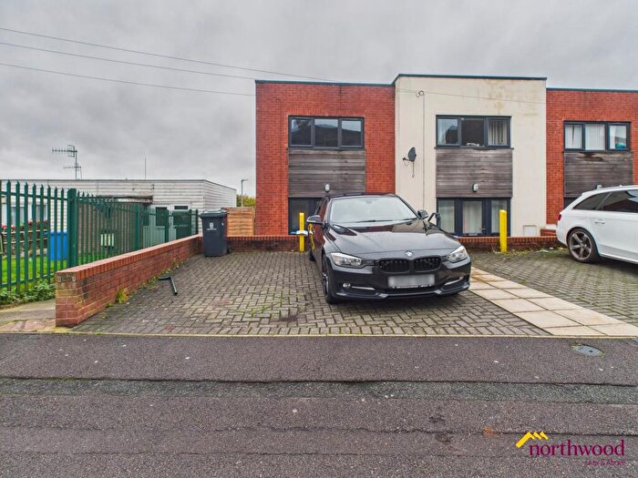 2 Bedroom Town House To Rent In Old Court Street, Tunstall, ST6