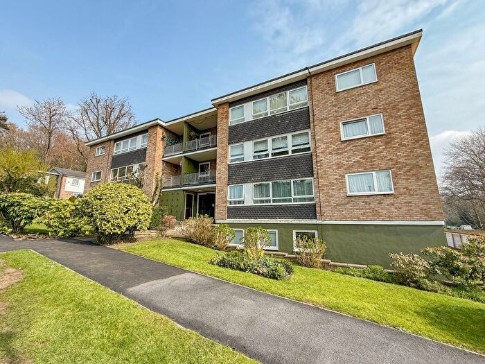 3 Bedroom Flat To Rent In The Hoe, Carpenders Park, Watford, WD19