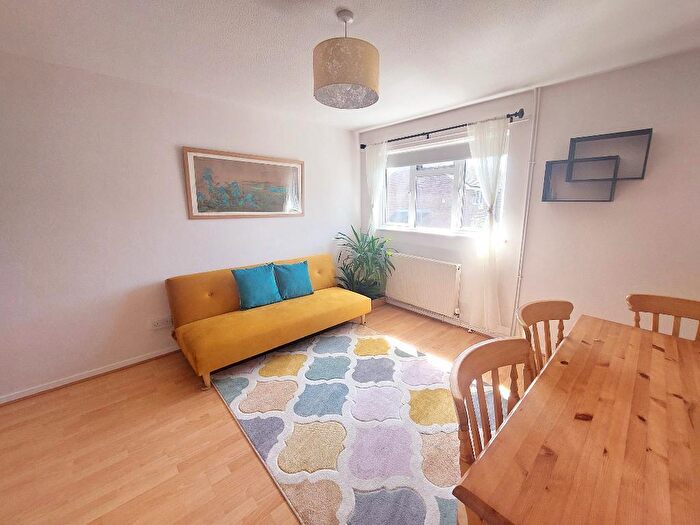 1 Bedroom Maisonette To Rent In Jarvis Close, Barnet, EN5