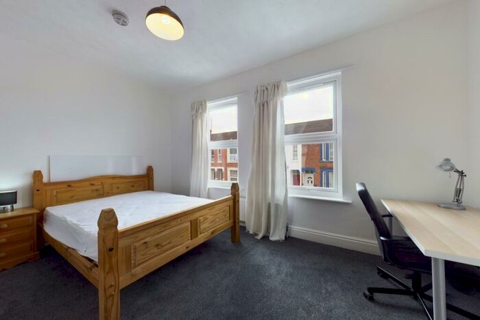4 Bedroom House To Rent In Southampton Road, Northampton, NN4