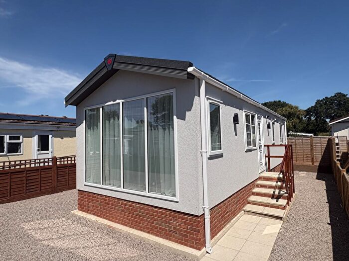 2 Bedroom Park Home For Sale In Lime Kiln Lane Estate, Holbury, SO45