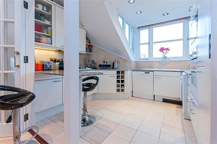 3 Bedroom Flat To Rent In Thurlow Road, Hampstead, NW3