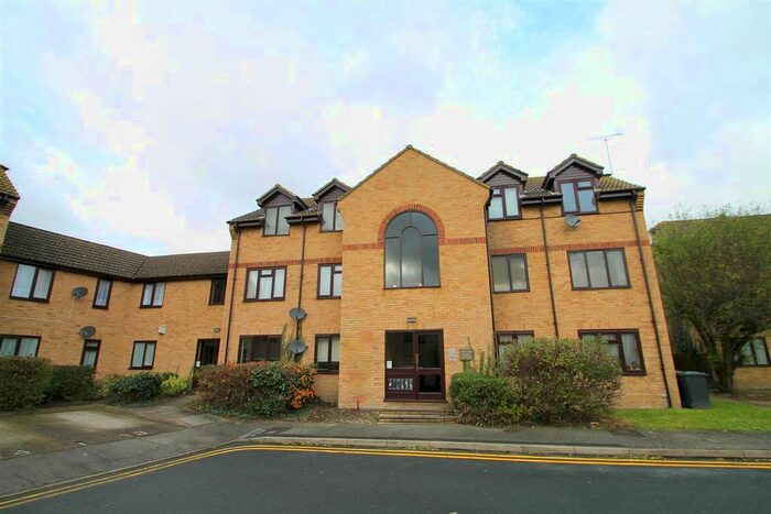 2 Bedroom Flat To Rent In Low Close, Greenhithe, DA9