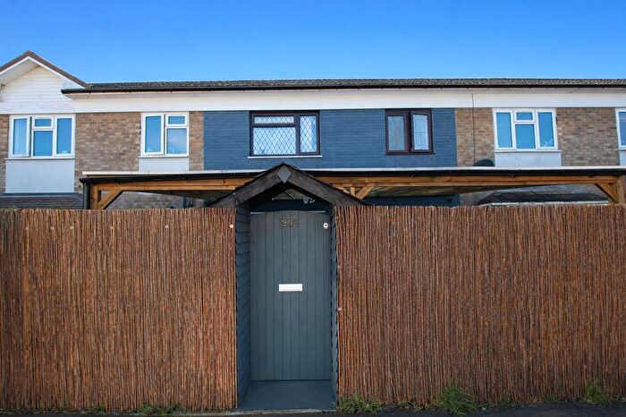 3 Bedroom Terraced House For Sale In Clay Hill Road, Basildon, SS16