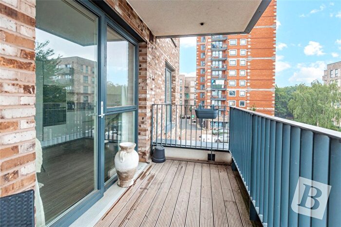 2 Bedroom Flat For Sale In Braithwaite House, Walthamstow, E17