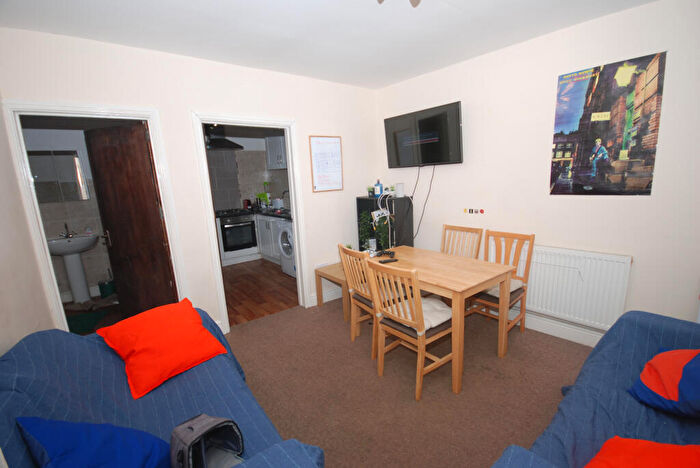 4 Bedroom Apartment To Rent In Radford Road, Leamington Spa, Warwickshire, CV31