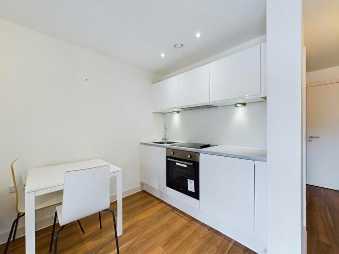 Flat To Rent In Block C, Wolstenholme Square, L1