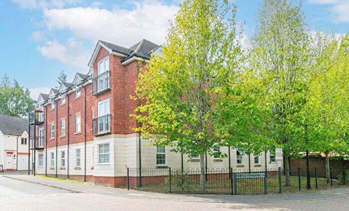 2 Bedroom Apartment For Sale In Mandarin Drive, Newbury, RG14
