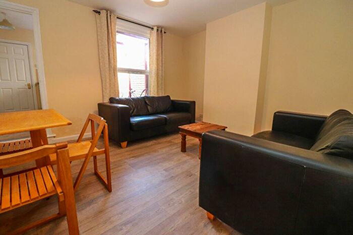 4 Bedroom Terraced House To Rent In Portswood Road, Southampton, Hampshire, SO17