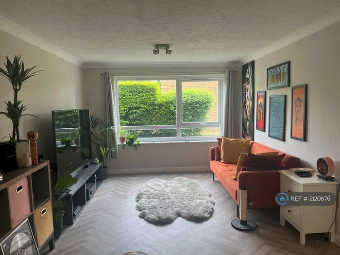 1 Bedroom Flat To Rent In Pinehurst, Chislehurst, BR7