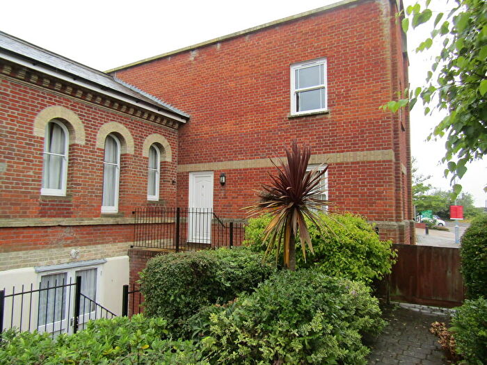 1 Bedroom Flat To Rent In Woodberry Way, Walton On The Naze, CO14