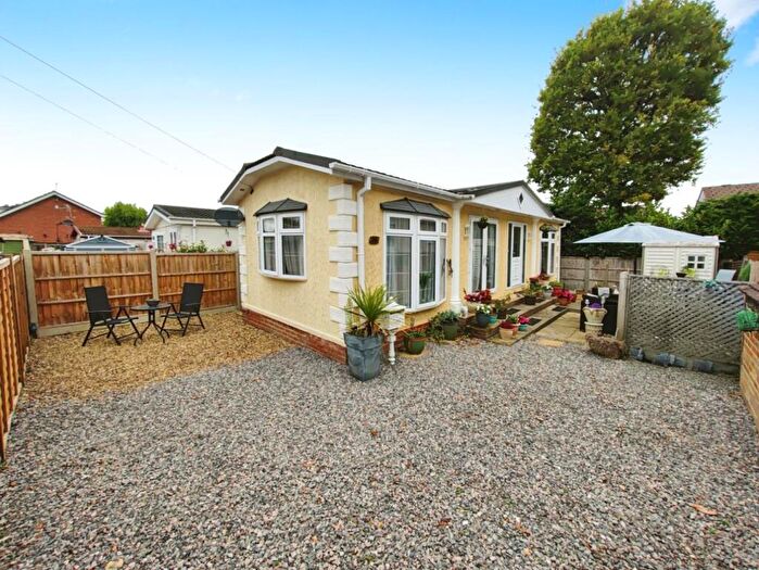 2 Bedroom Park Home For Sale In Ascot Park, Blythewood Lane, Ascot, SL5